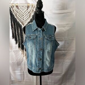 Maurices Size Large Light Blue Denim & Lace Button Up Vest